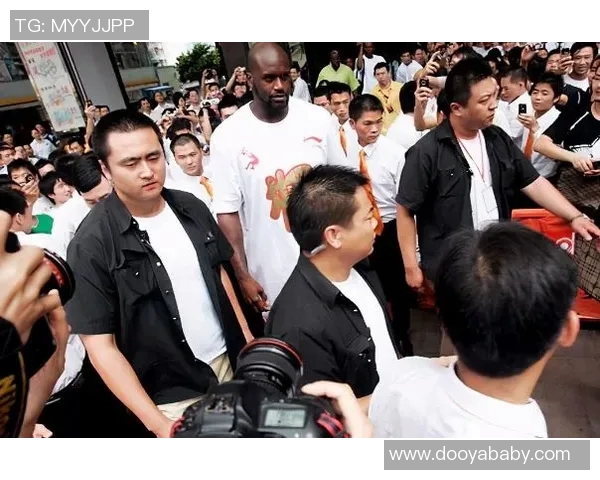 足球明星背后的守护者盘点各大球星的保镖故事与传奇